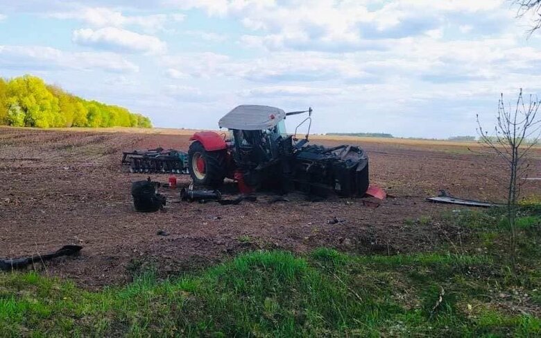 Страшна ціна хліба 2022 року: Знищена снарядами та мінами окупантів сільгосптехніка 02