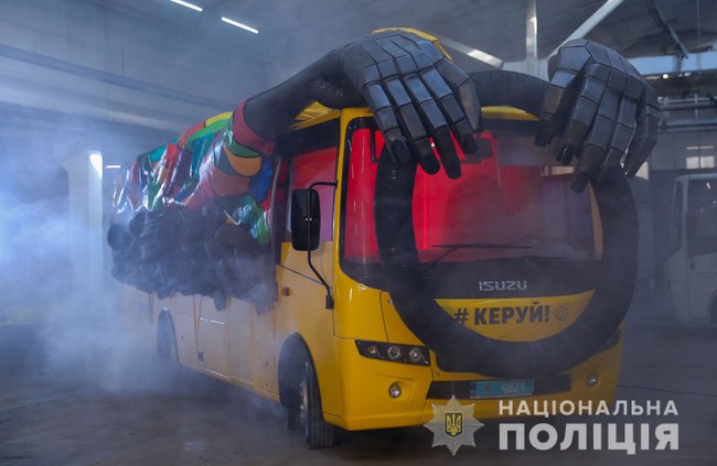 Нацполиция выпустила на украинские дороги автобус-призрак 01