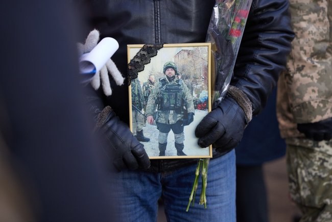 Zelenskyi honors servicepersons who died for Ukraines independence 13