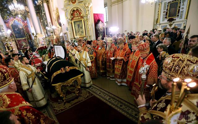 Прощання з Гузаром: 10 тис. осіб взяли участь у скорботному ході у Львові 05