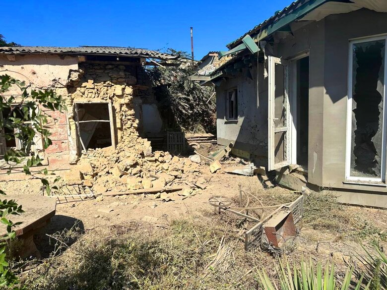 Последствия вражеских обстрелов Херсонщины: повреждены заводы, медучреждение, детский сад, церковь, есть погибшие и раненые 12