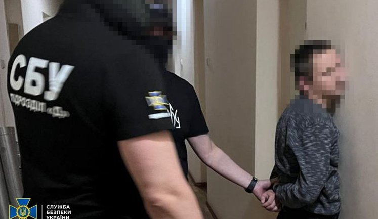 Вимагав "відкати" за обслуговування Starlink: СБУ затримала посадовця мерії. ФОТО