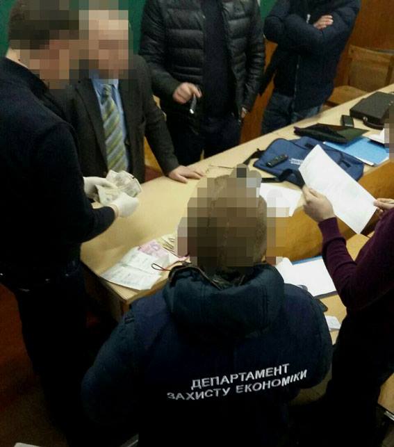 За систематическое взяточничество задержан преподаватель львовского вуза, - Нацполиция 01