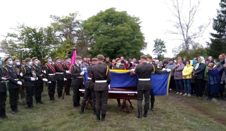 Погибшего на Донбассе воина 54-й ОМБ Виктора Молостова похоронили на Харьковщине. ФОТО