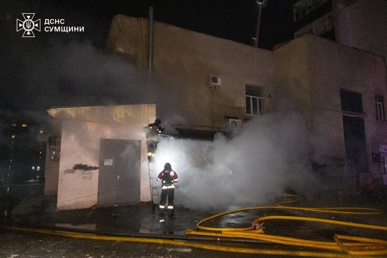 Нічна атака на Суми: дрони влучили в житлові будинки, є постраждалі
