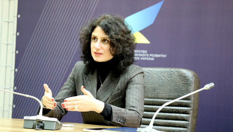 Заступниця міністра економіки Світлана Панаіотіді: "Людський фактор в оборонних закупівлях потрібно максимально прибрати. Чим більше втручання людини – тим більші корупційні ризики"