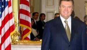 ЯНУКОВИЧ СБРОСИЛ "ШКУРУ" ПРОРОССИЙСКОГО ПОЛИТИКА (МК)