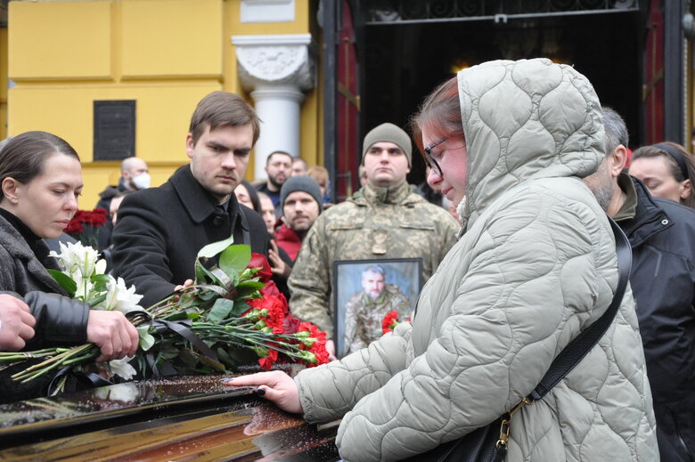 Із українським захисником та одним із розробників гри S.T.A.L.K.E.R Володимиром Єжовим, який загинув у боях під Бахмутом, попрощалися в Києві 31