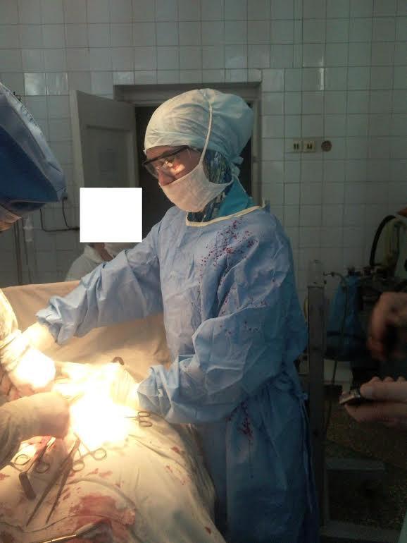 Амина Окуева: Толкая киллера ногой, я начала стрелять, потом ПМ заклинило. Я бросилась на него и начала выдавливать глаз 04
