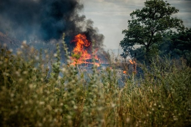 Shells detonate in occupied Donbas, fire reaches Ukrainian positions 05