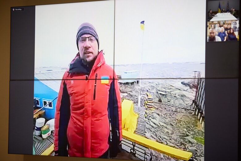Зеленський поспілкувався з учасниками Української антарктичної експедиції 04