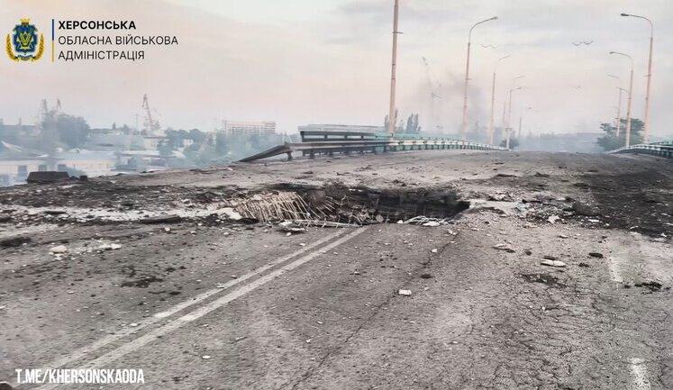 Окупанти вдарили КАБами по Херсону: пошкоджено автомобільний міст, мешканців мікрорайону Корабел закликають евакуюватися. ВIДЕО (оновлено)