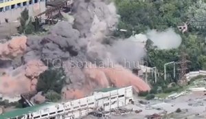 Пилоты истребителей уничтожили пункт базирования российских операторов БПЛА прямым попаданием авиабомбы. ВИДЕО