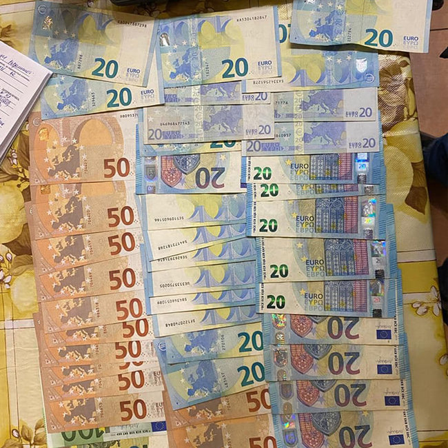 Фальшивомонетчики продавали киевлянам поддельные гривни, доллары и евро, - прокуратура 02