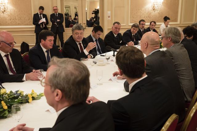 Порошенко призвал немецкие компании активнее инвестировать в Украину 01 Порошенко призвал немецкие компании активнее инвестировать в Украину 01