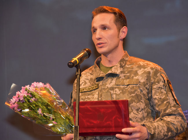 Нагородження орденом Народний Герой у Чернігові: Микола півтори години реанімував двох важкопоранених прямо на дорозі 18