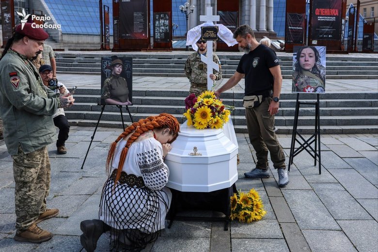 У Києві попрощалися з парамедикинею Євою Ройтер