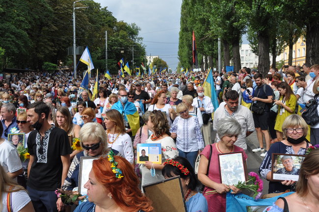 У центрі Києва відбувся Марш захисників України 75