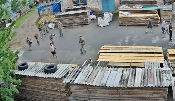 Выстрелы и газовый баллончик: на Черкасщине произошла стычка между военными ТЦК и работниками предприятия
