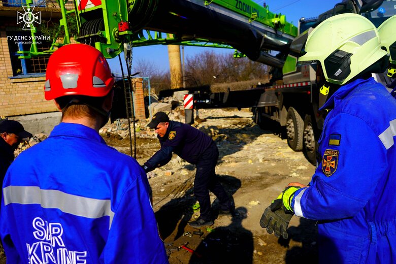 Жертв атаки на Ржищів вже 9. Розбір завалів завершили 10 Жертв атаки на Ржищів вже 9. Розбір завалів завершили 10