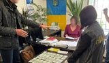 Детективи взяли на гарячому суддю, що отримала $2500 хабаря за ухвалення "правильного" рішення, - агент НАБУ Шевченко. ФОТО