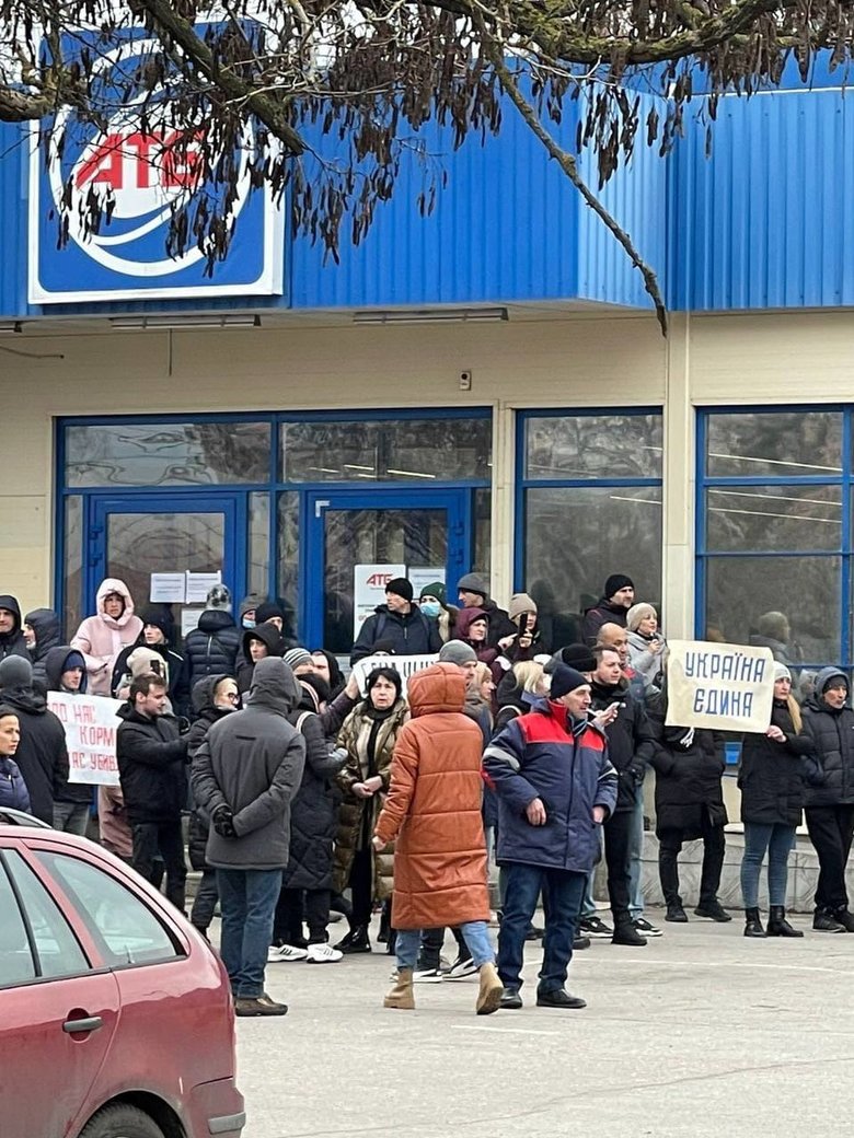 Не надо нас кормить! Хватит убивать!, - Бердянськ протестує проти окупантів та масово відмовляється від російської гуманітарки 04