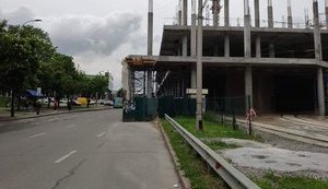 ТРЦ в Киеве строят прямо на проезжей части: советник Кличко обещает "публично" разобраться. ФОТО