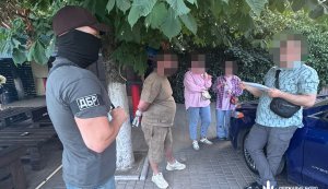 За $8,5 тис. обіцяли військовим у СЗЧ безпроблемно повернутися на службу: викрито іноземця та військовослужбовця, - ДБР. ФОТОрепортаж