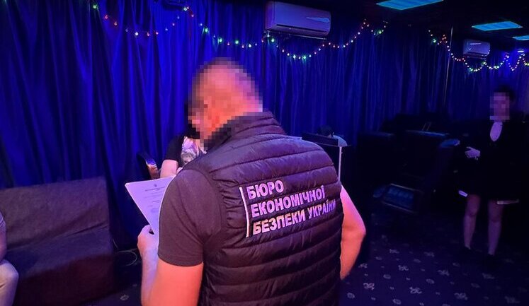 БЕБ знайшло 9 нелегальних гральних закладів у Києві: вилучили понад 150 комплектів техніки. ФОТО