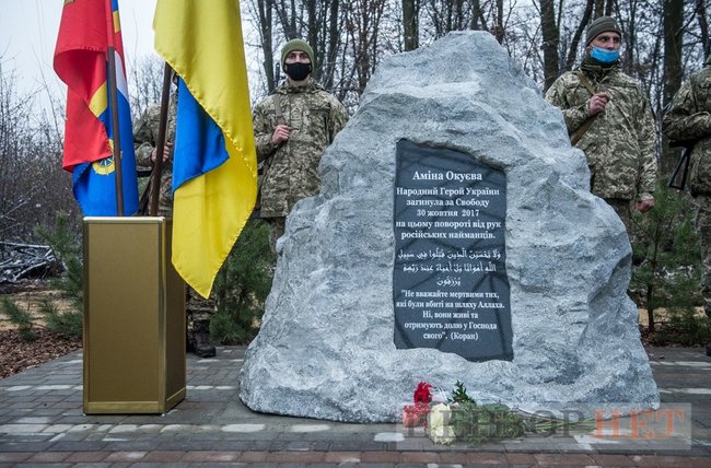 Под Киевом на месте убийства Амины Окуевой поставили памятный знак 01