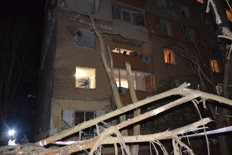 Наслідки ворожої атаки дронами на Одесу 06