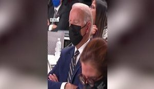 Президент США Джо Байден задрімав під час засідання на кліматичній конференції у шотландському Глазго. ВIДЕО
