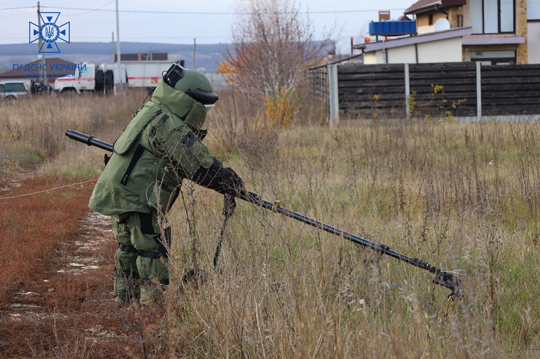 Pyrotechnicians of State Emergency Service defused more than 2,200 explosive objects in de-occupied territory of Kharkiv region during day 05