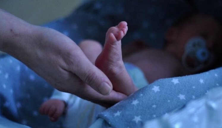 Стрес від війни збільшив кількість передчасних пологів в Україні, – ООН