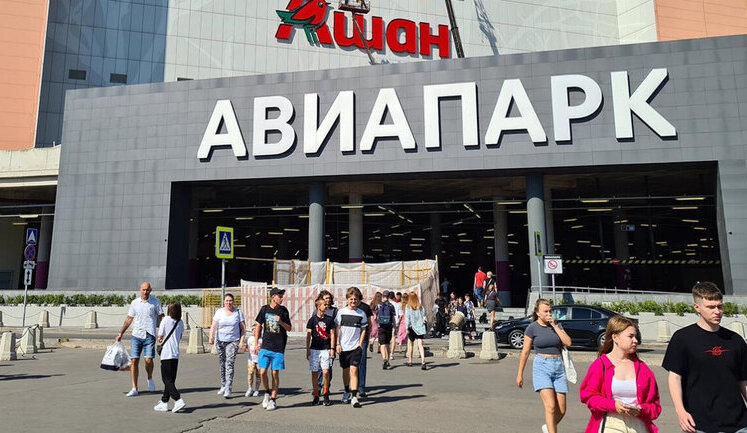 Найбільший ТРЦ Москви виставили на продаж після краху надій на повернення західних брендів