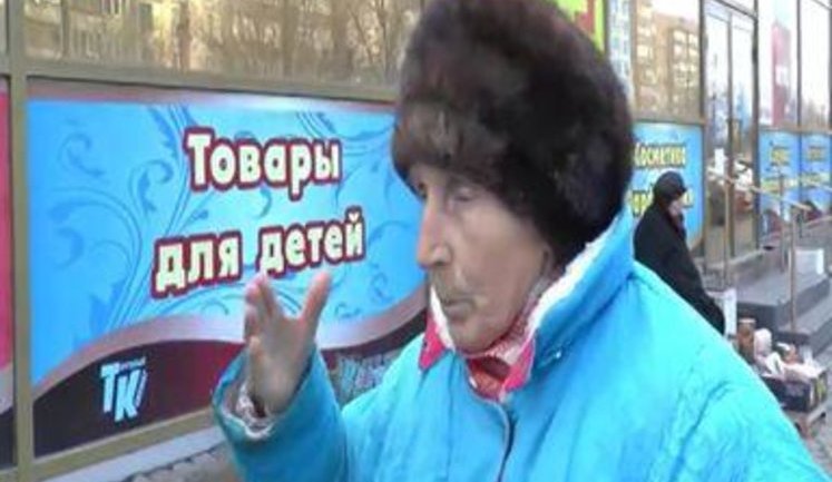 "Мы в шоке! Помощь малоимущим поотменяли и гуманитарку никто не получал", - террористы заставляют жителей Луганщины работать за трудодни и еду. ВИДЕО