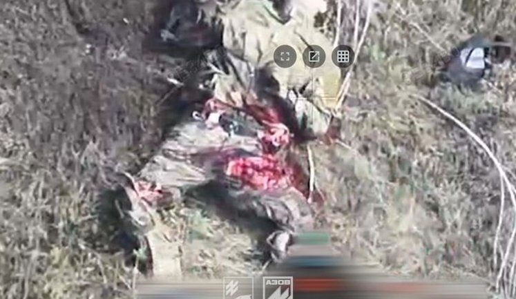 Дрон 12-ї бригади "Азов" ліквідував окупанта: намагався відбитися та залишився без кінцівок. ВIДЕО