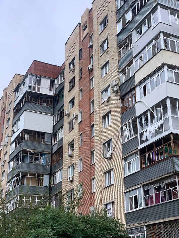 Цієї ночі росіяни обстріляли Слов’янськ та завдали ударів по містах на лінії фронту, - Донецька ОВА 02