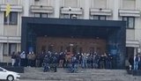 Неизвестные мужчины в балаклавах перекрывали вход в Одесскую ОГА, - СМИ. ФОТО