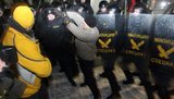 Спецназ "говорил" с теми, кто против Лукашенко: "Отбивайте своих! Стоять, бл..." ВИДЕО.