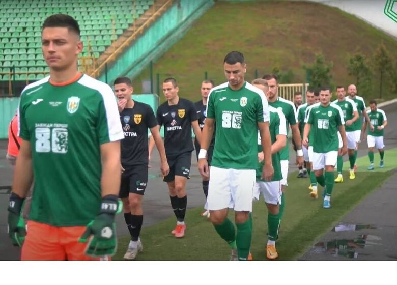 Футболісти Карпат вийшли на матч у футболках із цифрою 80 на честь 80-ї ДШБр 02