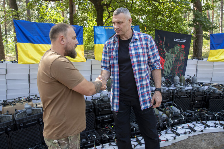 Допомога війсйьковим від громади Києва Передали 900 БпЛА