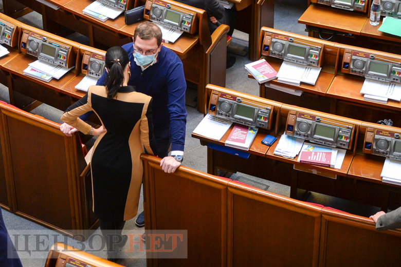 Слуги народа смеются над политическими мемами, выход Сохи из СН, разговор Разумкова с Николаенко и игра на телефоне Задорожного, - работа Рады 30 ноября 10