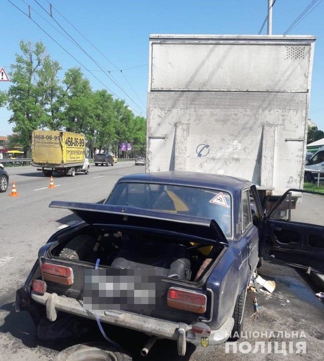 Двоє військовослужбовців загинули внаслідок зіткнення з припаркованою вантажівкою на Кільцевій дорозі в Києві 02