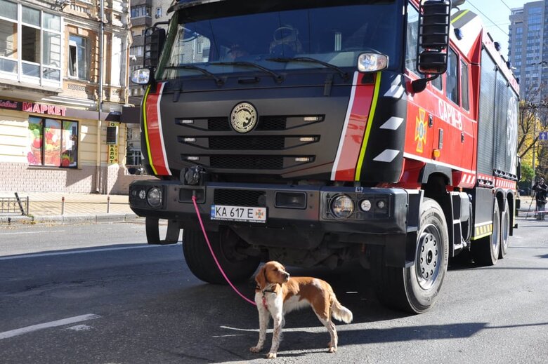At site of kamikaze drone attack in Kyiv, rubble is being cleared 46