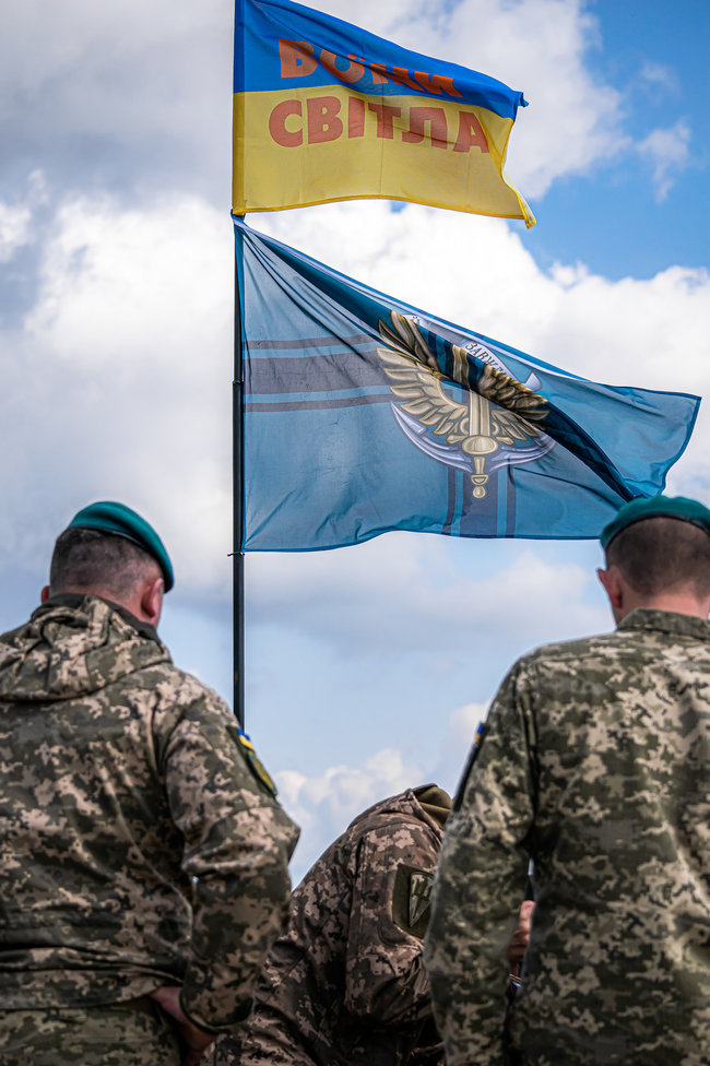 Меморіальну дошку загиблому в зоні ООС морпіху 36-ї ОБрМП Володимиру Бондарюку відкрили в Миколаївській області 20