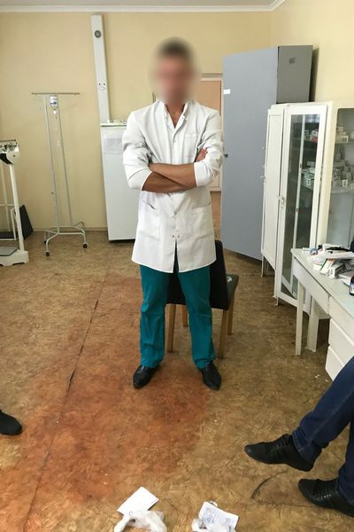 Затримано медпрацівника, який продавав наркотики засудженим у колонії на Харківщині, - прокуратура 01