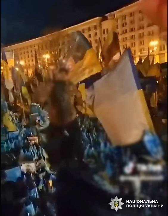 У Києві іноземець танцював на меморіалі загиблих захисників на Майдані