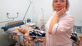 Российские медсестры устроили фотосессию на фоне тяжелобольных пациентов. ФОТО