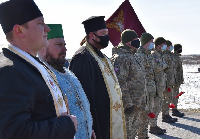 На горі Карачун вшанували память українських добровольців 08